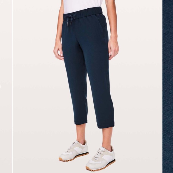 Lululemon On The Fly Crop *Woven 23" - Picture 1 of 15